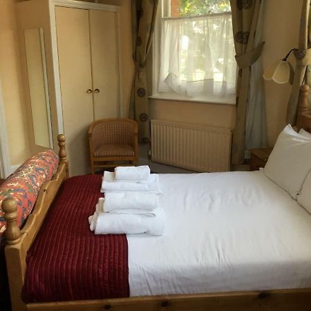Railway Hotel 페버샴 외부 사진