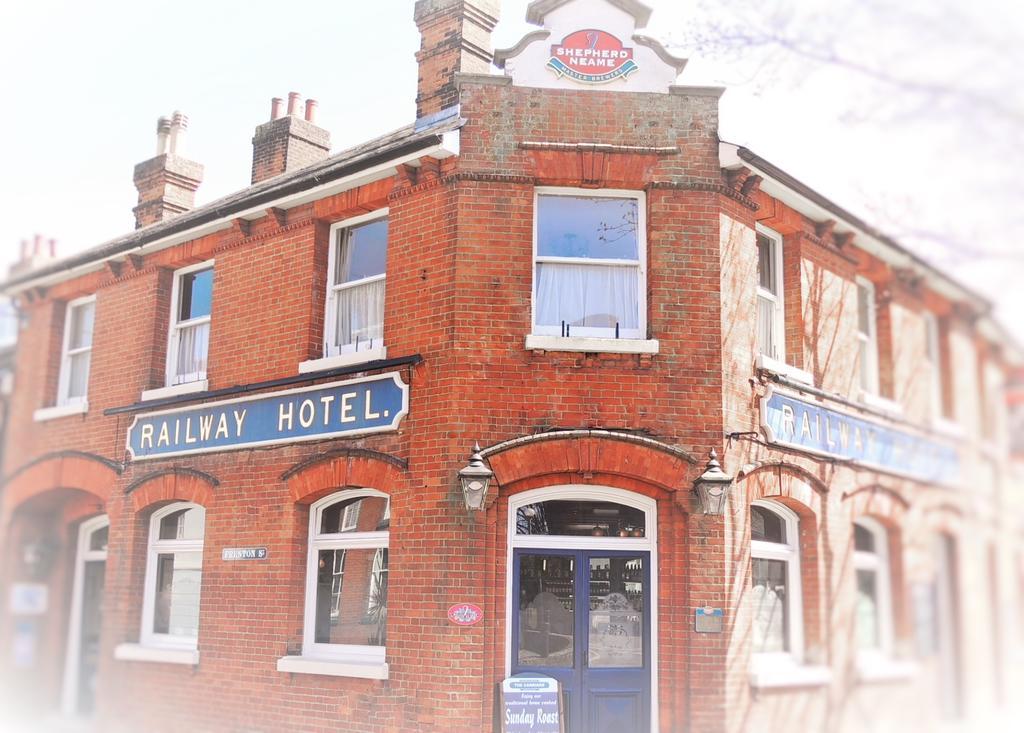 Railway Hotel 페버샴 외부 사진