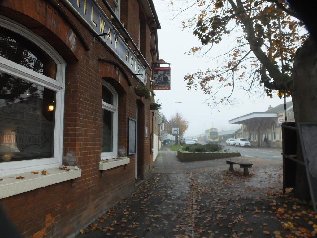 Railway Hotel 페버샴 외부 사진