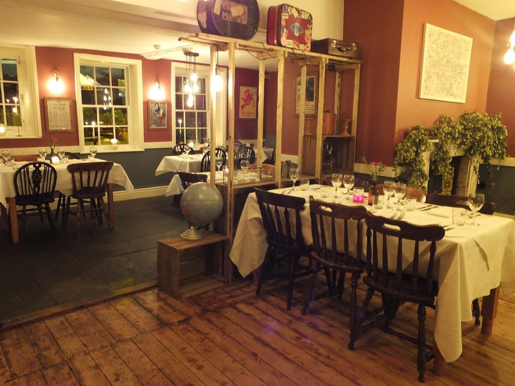 Railway Hotel 페버샴 외부 사진
