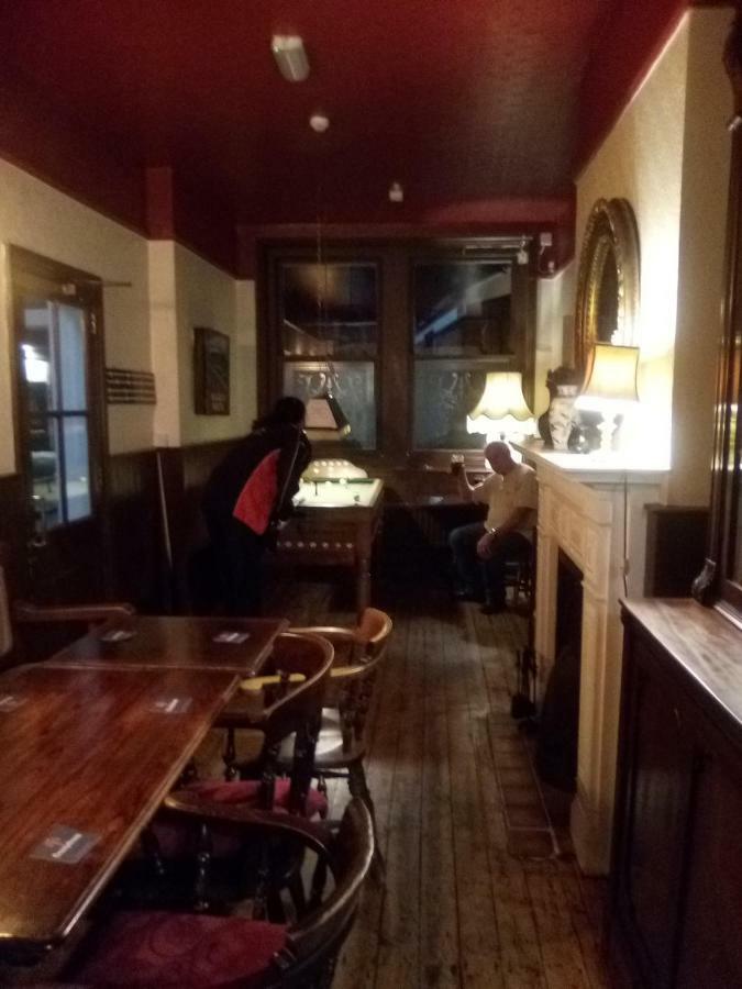 Railway Hotel 페버샴 외부 사진