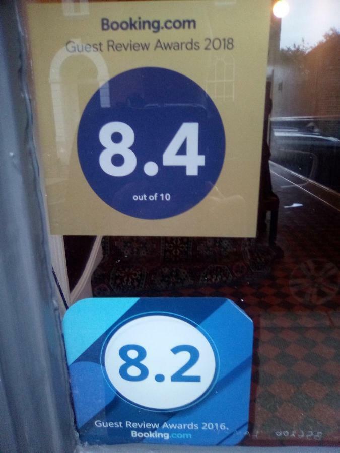 Railway Hotel 페버샴 외부 사진