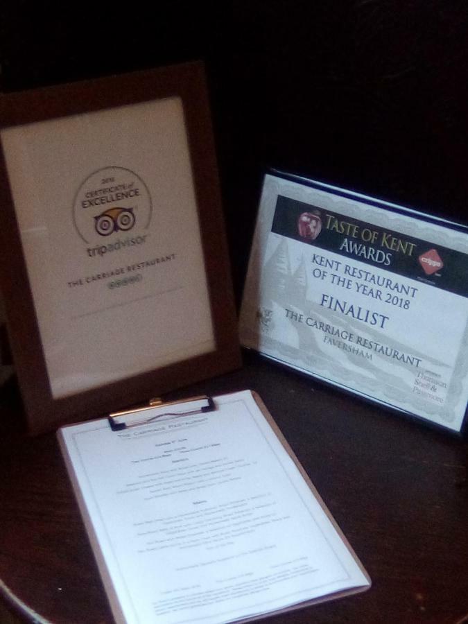 Railway Hotel 페버샴 외부 사진
