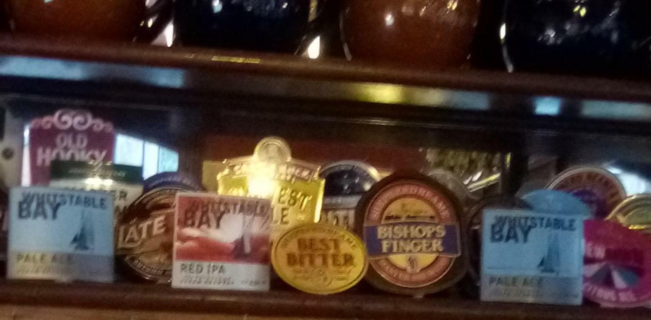 Railway Hotel 페버샴 외부 사진