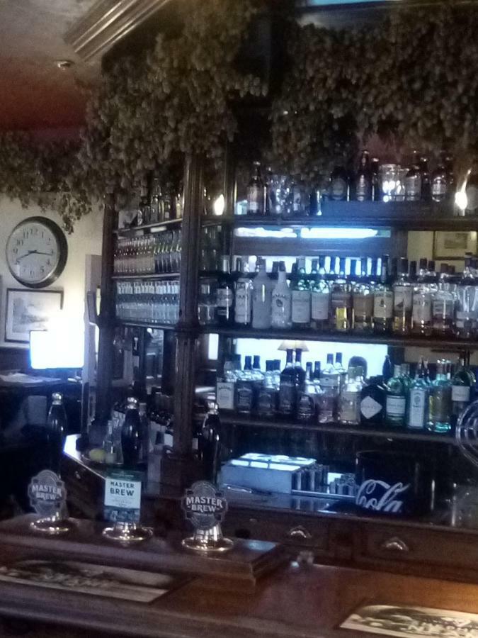 Railway Hotel 페버샴 외부 사진