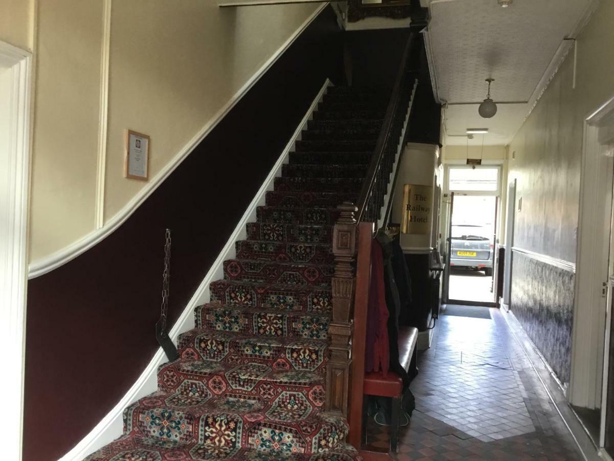 Railway Hotel 페버샴 외부 사진